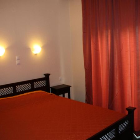 Dionyssos Hotel Лименас Екстериор снимка