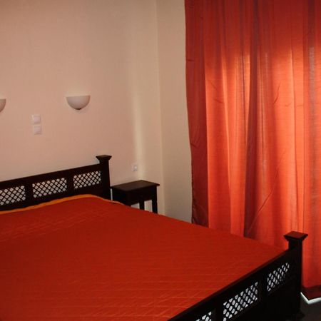 Dionyssos Hotel Лименас Екстериор снимка