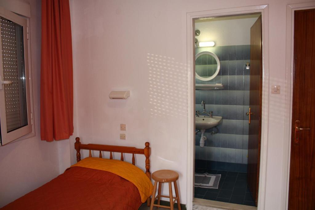 Dionyssos Hotel Лименас Стая снимка