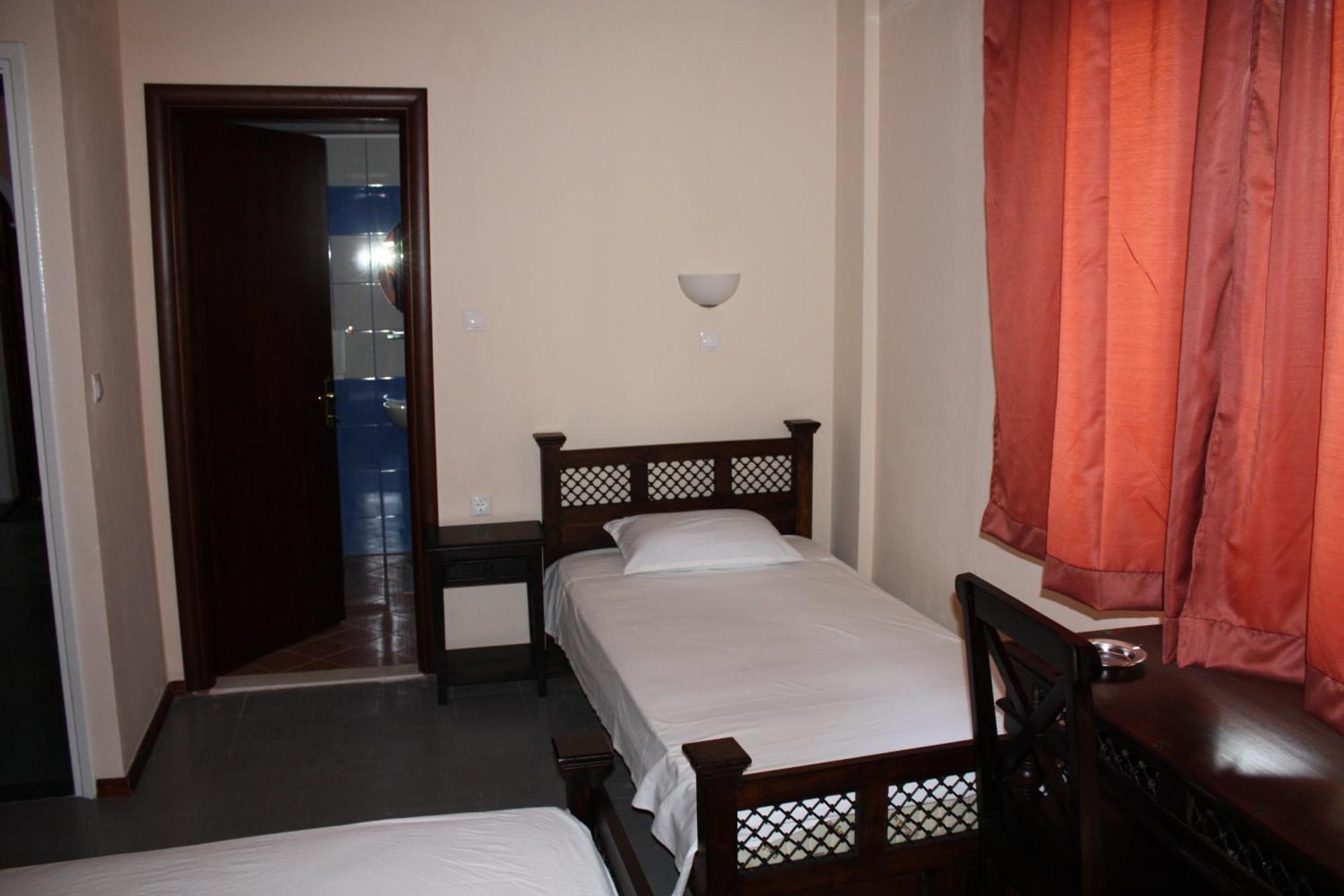 Dionyssos Hotel Лименас Екстериор снимка