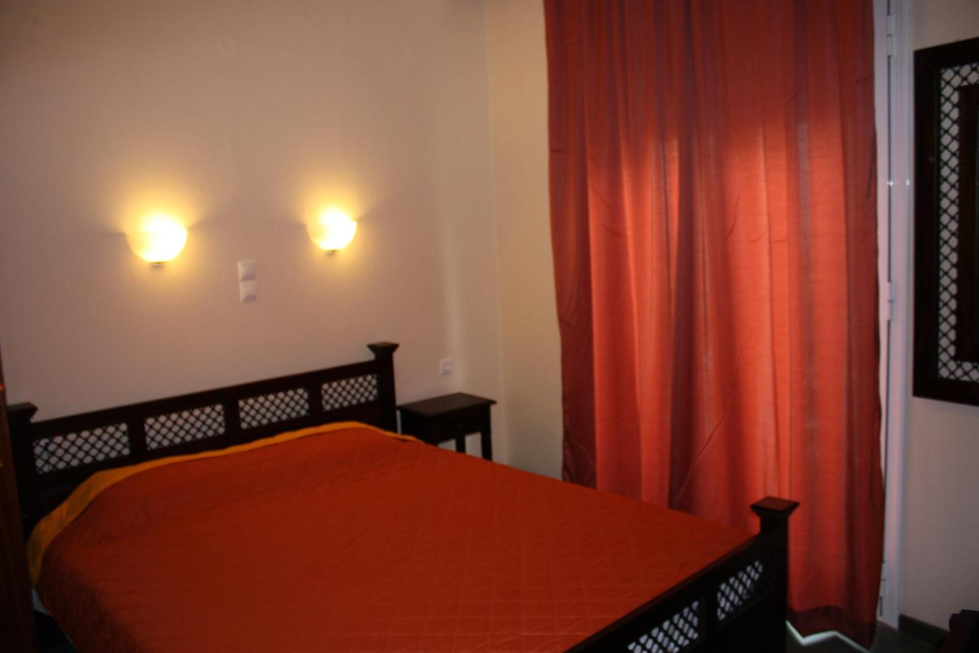 Dionyssos Hotel Лименас Екстериор снимка