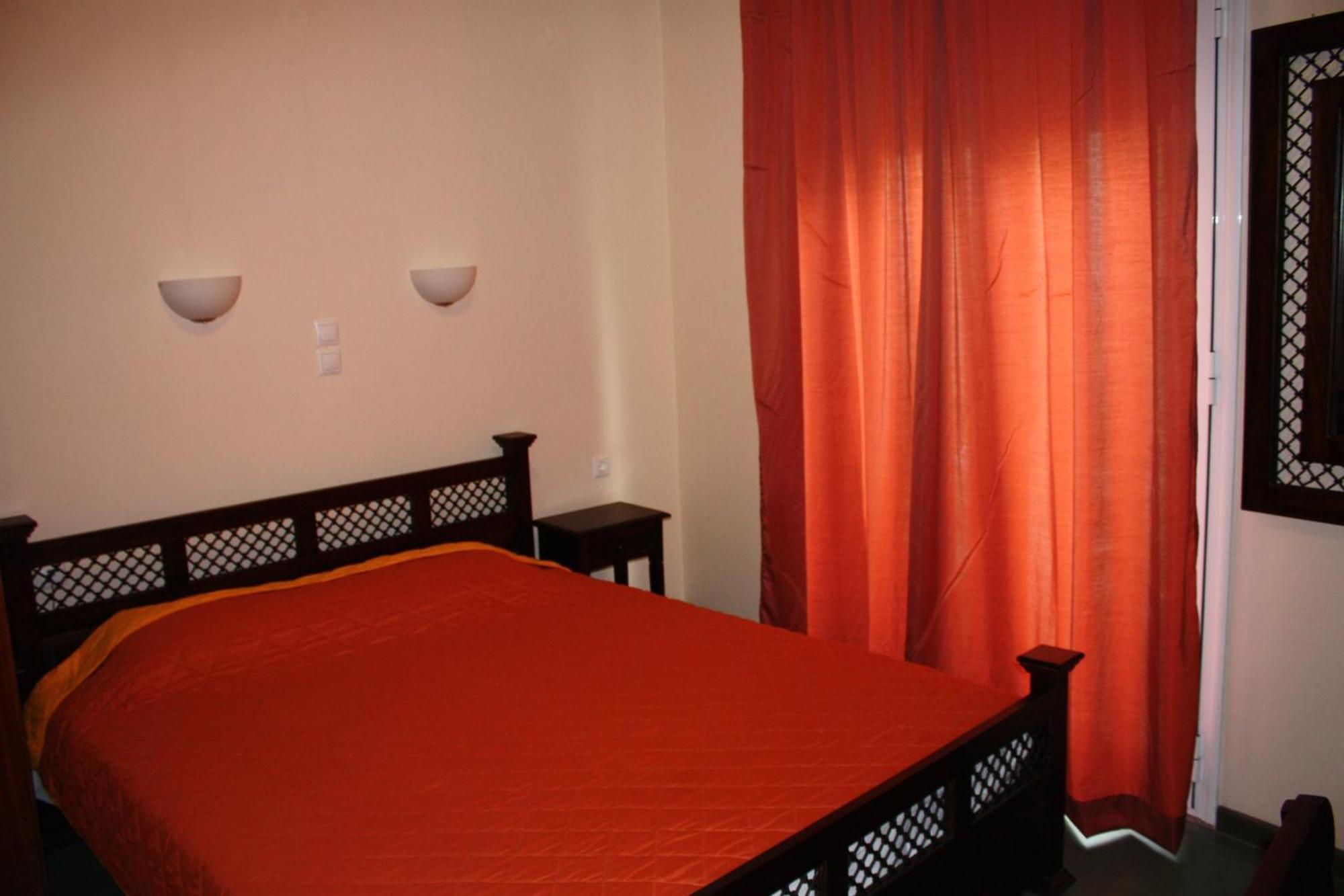 Dionyssos Hotel Лименас Екстериор снимка