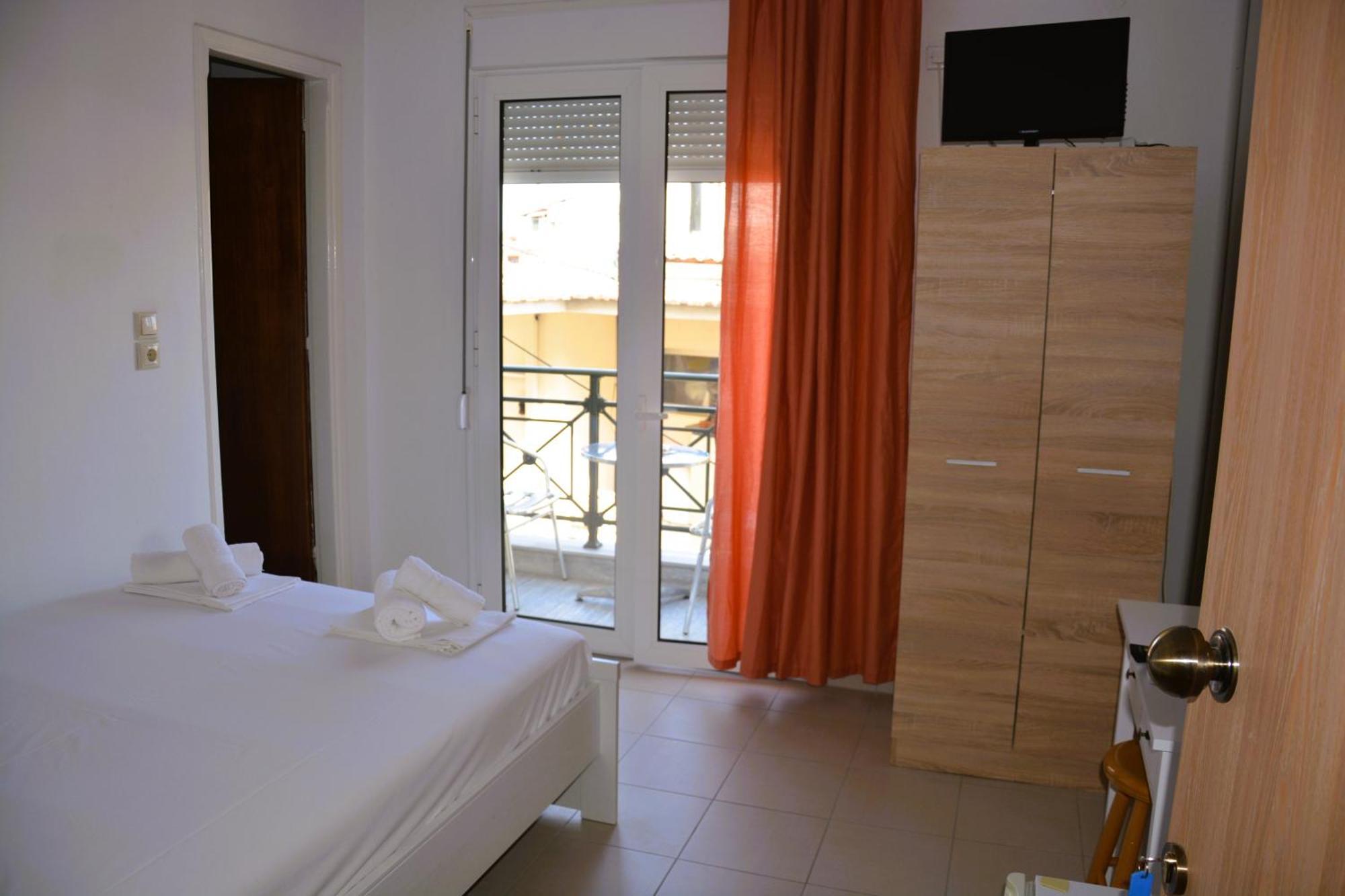 Dionyssos Hotel Лименас Екстериор снимка