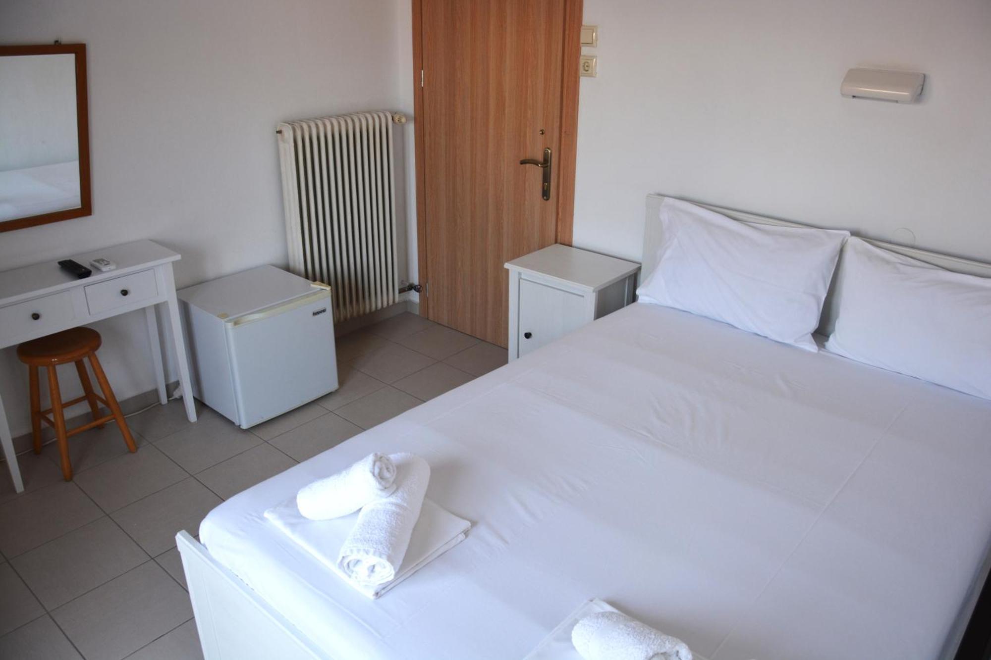 Dionyssos Hotel Лименас Екстериор снимка