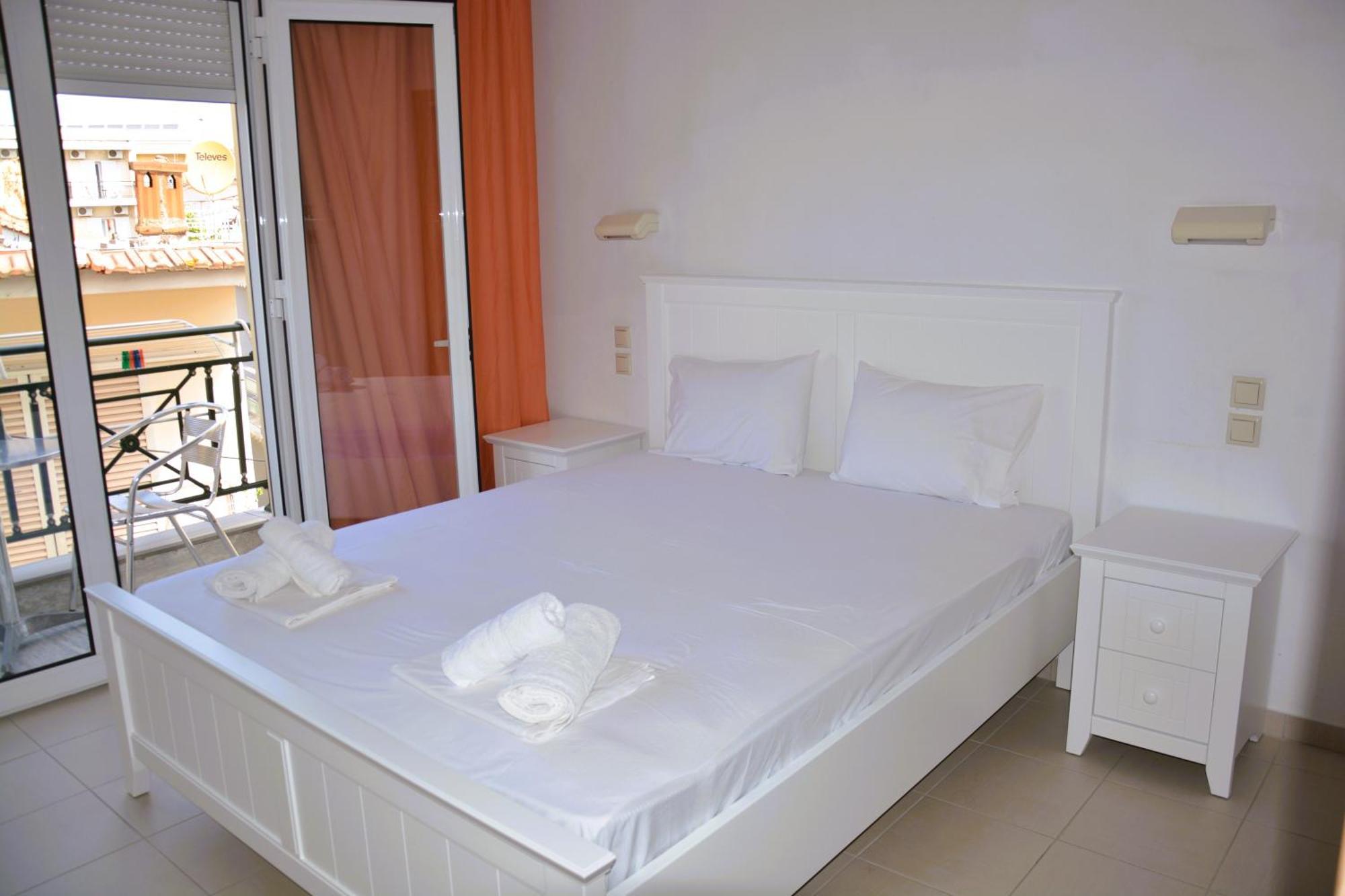 Dionyssos Hotel Лименас Екстериор снимка