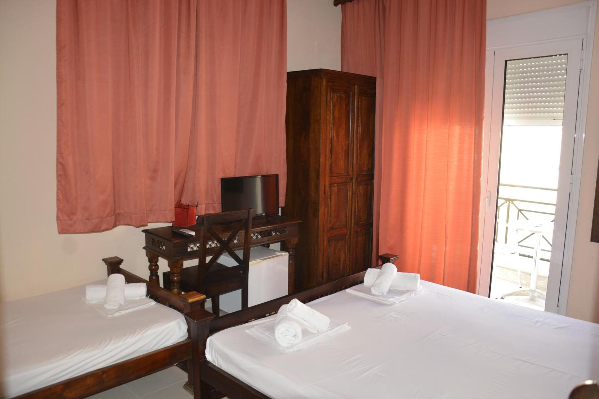 Dionyssos Hotel Лименас Екстериор снимка