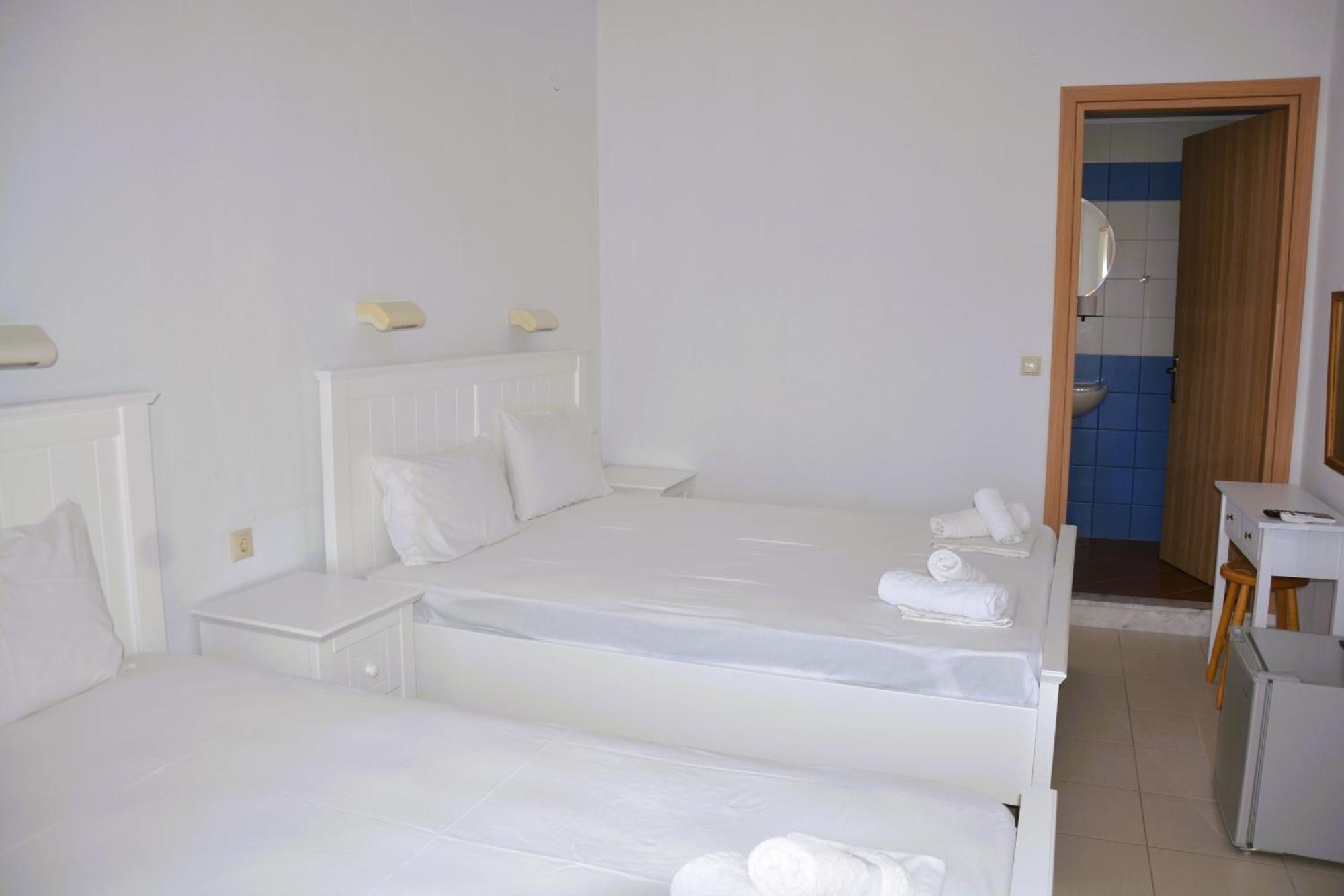 Dionyssos Hotel Лименас Екстериор снимка