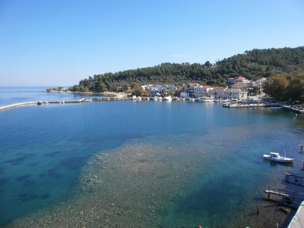 Dionyssos Hotel Лименас Екстериор снимка