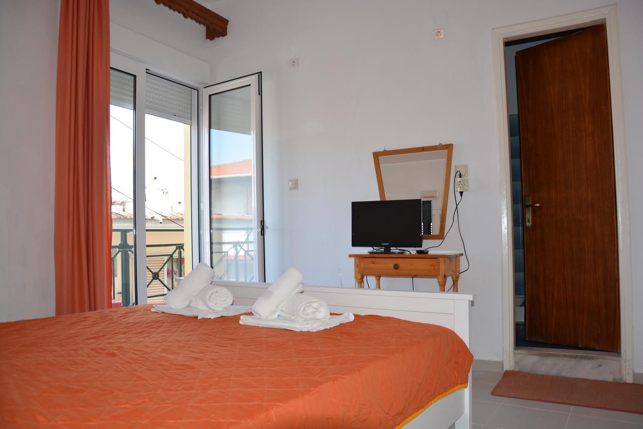 Dionyssos Hotel Лименас Екстериор снимка